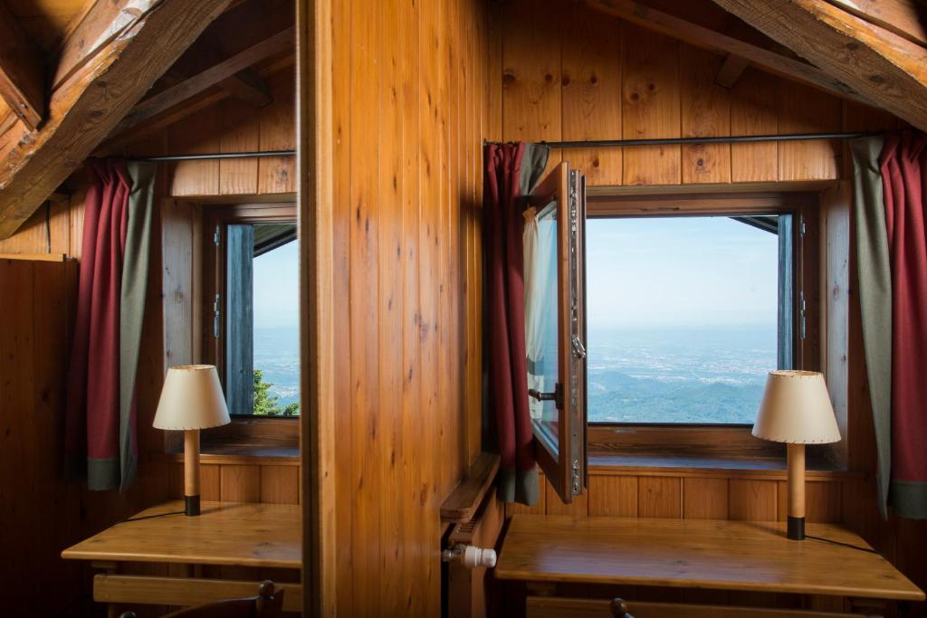 Albergo Ristorante Bucaneve - Tap to explore photos