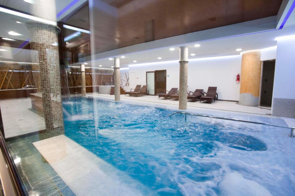 Hotel Hospes Palacio de Arenales & Spa - Tap to explore photos