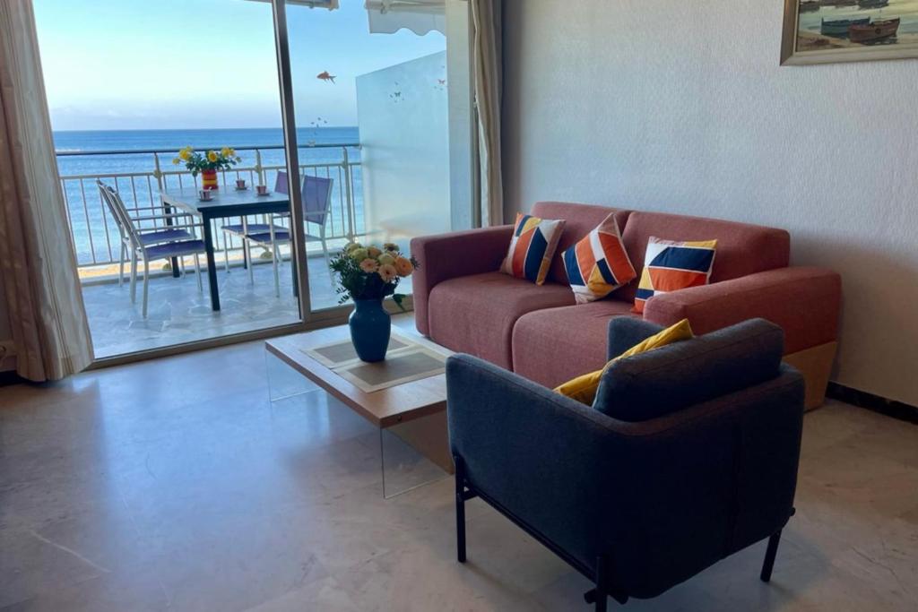 Seafront one bedroom apartment with a terrasse swimming pool and a parking photo 3