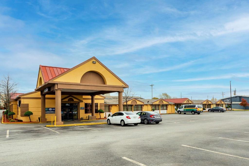 Suburban Studios Buffalo Airport image