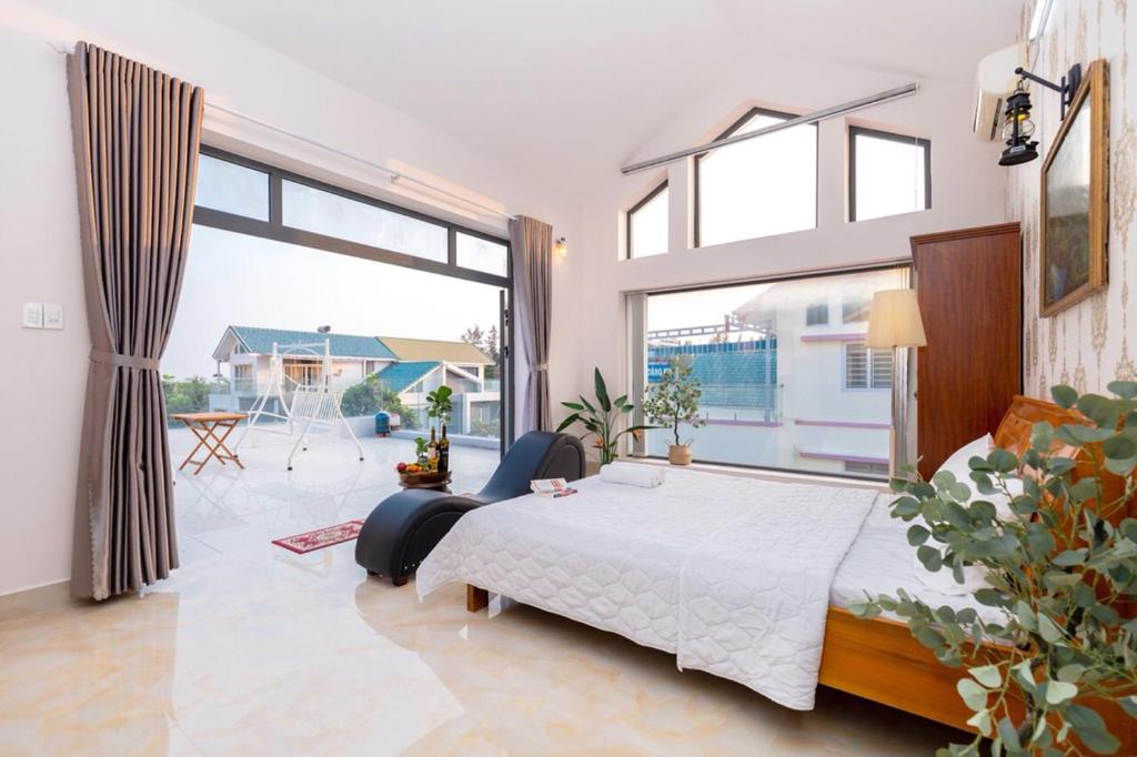 The La La Gate House