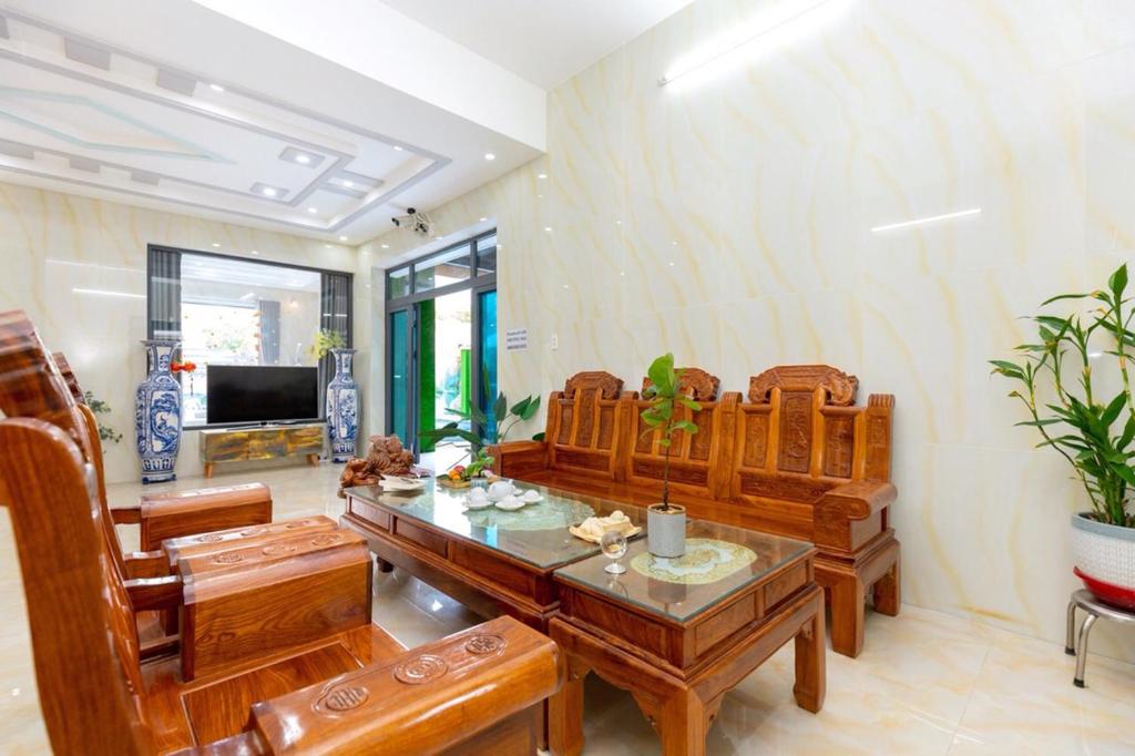 The La La Gate House