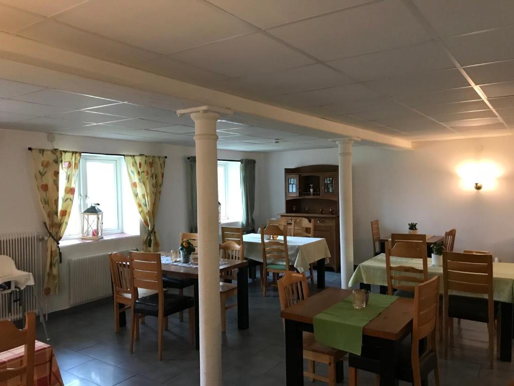 Hunnebergs Gård Hostel & Camping photo 3