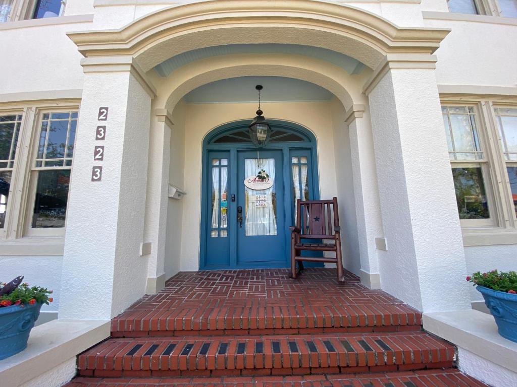 Avenue O Bed & Breakfast image