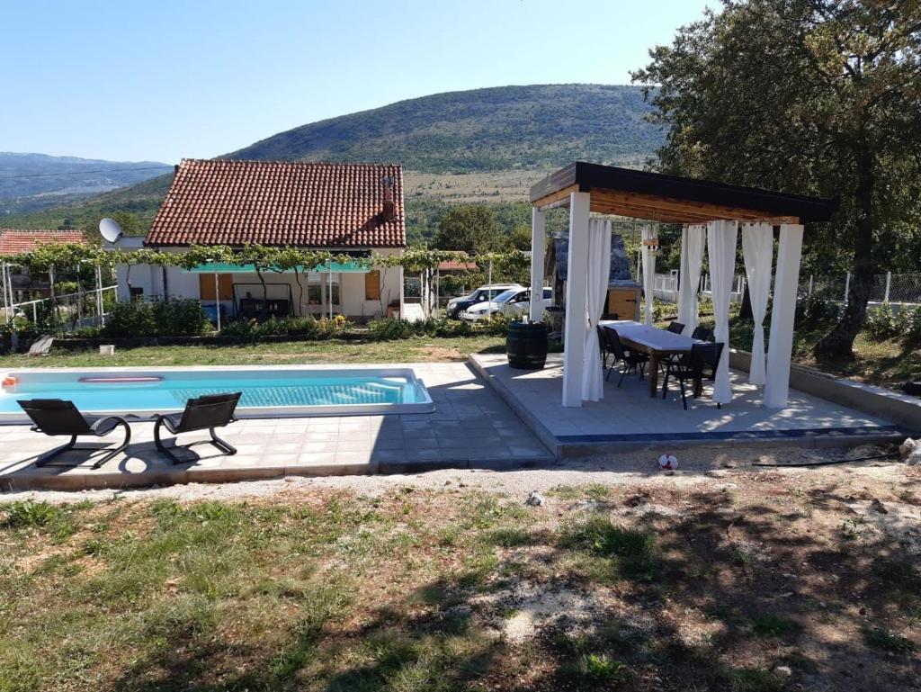 Villa Marie with pool, two bedrooms for 4+2kids photo 2