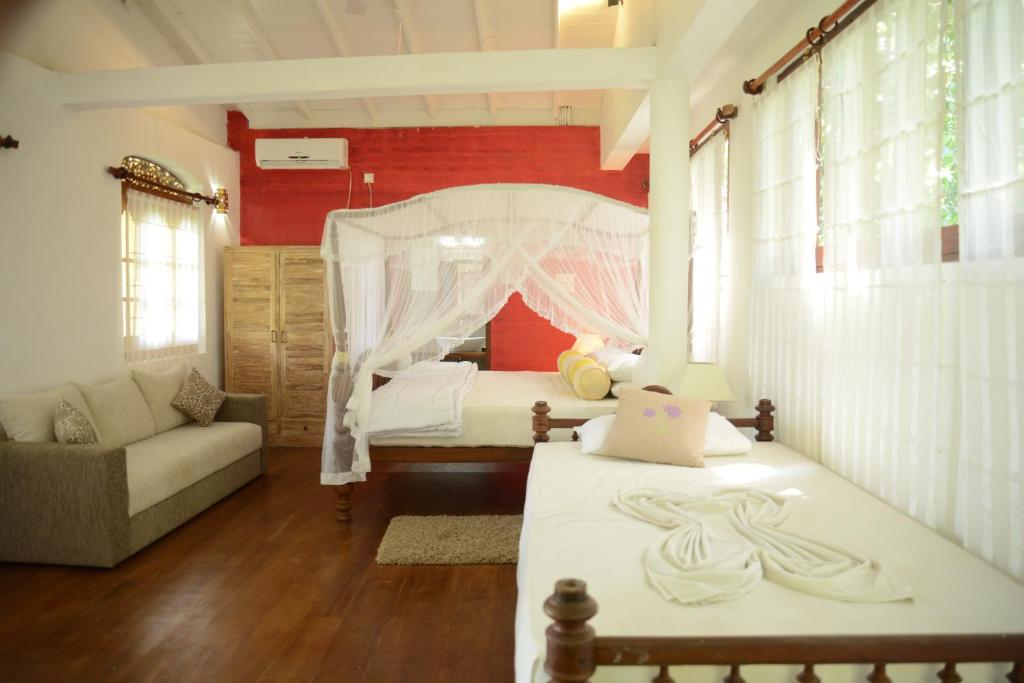 Трехместный (Улучшенный двухместный номер с 1 кроватью), Thambapanni Retreat