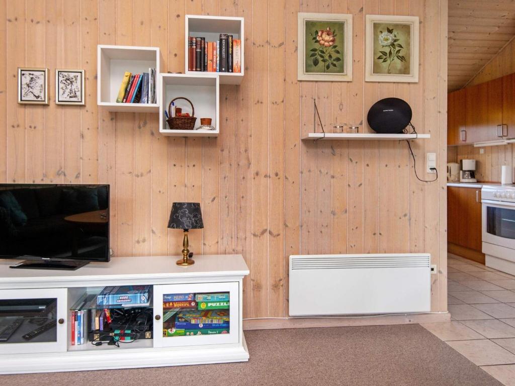 Three-Bedroom Holiday home in Oksbøl 13 photo 3