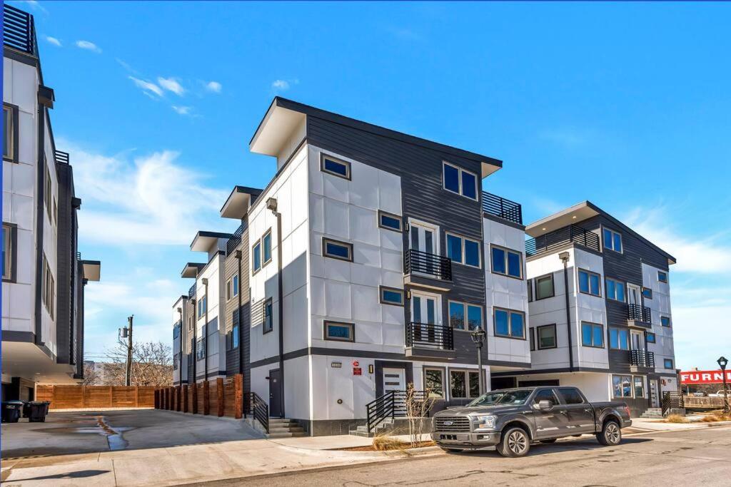 Private Rooftop Patio + 4 Story Home in Downtown FW photo 2