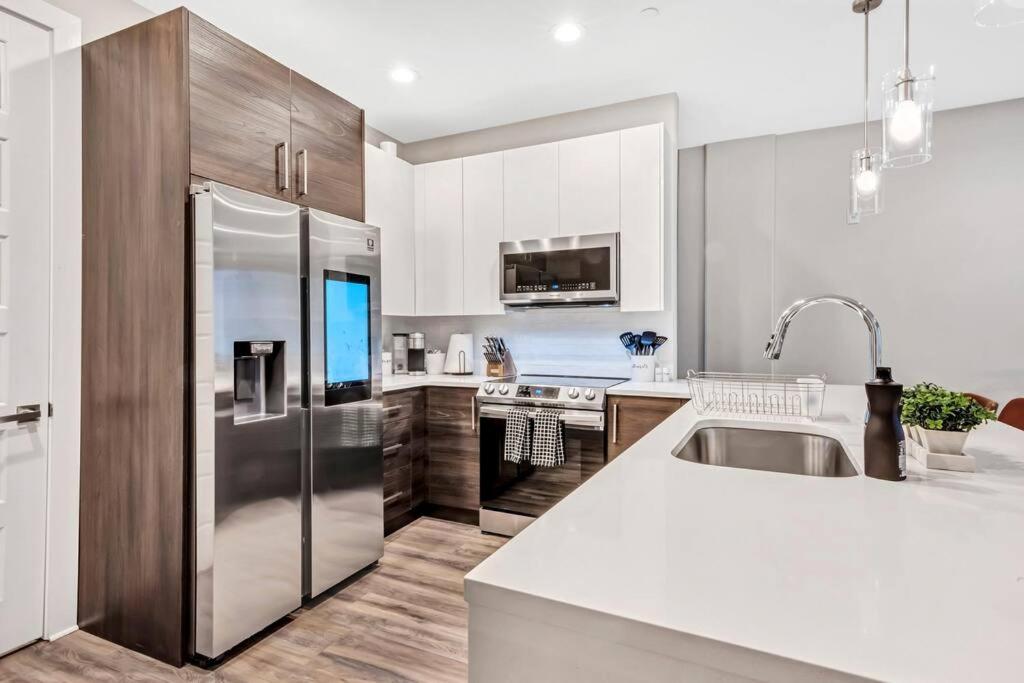Private Rooftop Patio + 4 Story Home in Downtown FW photo 1