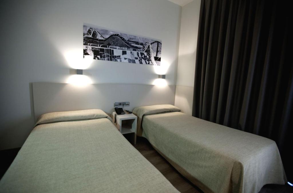 Hotel Ciutat De Sant Adria photo 1