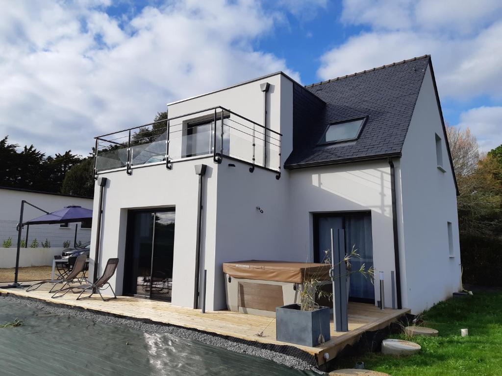 Maison à 200m des plages avec jacuzzi photo 2