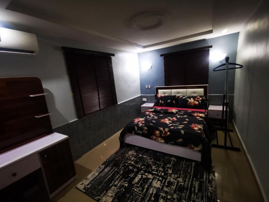 Cozy 2-bedroom Getaway with Pool - Wuse 2. Abuja photo 1