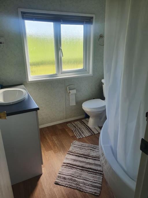 On farm Chalet, sleeps 6, Rhoshirwaun photo 4