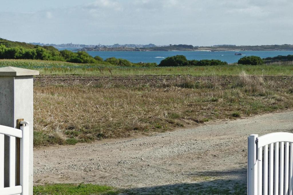 Holiday home with partial sea views, Cléder photo 3