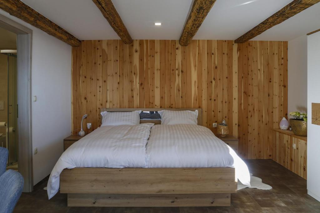 Studio 1111 with Sauna & Hot Tub photo 2