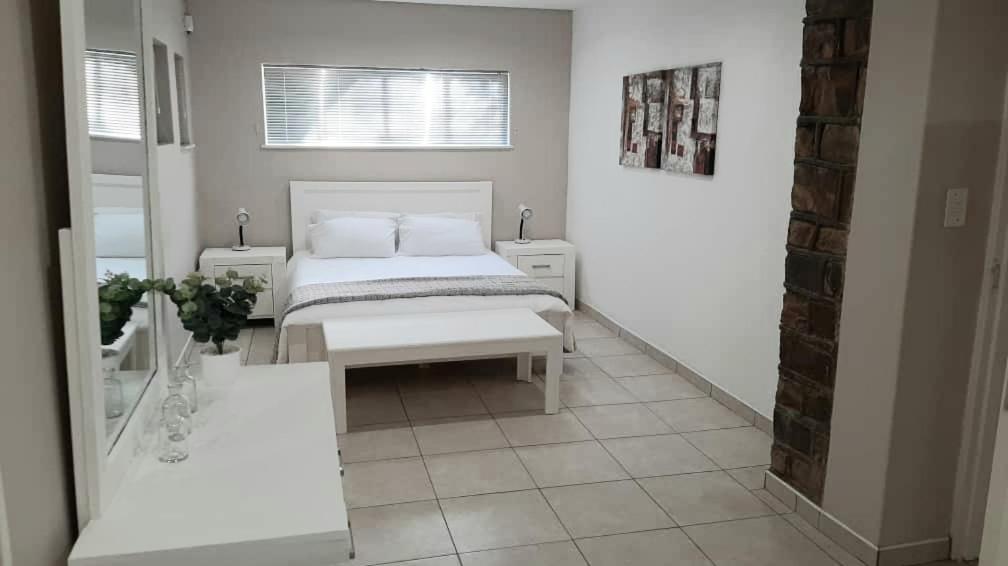 Feather Self Catering Accommodation photo 1