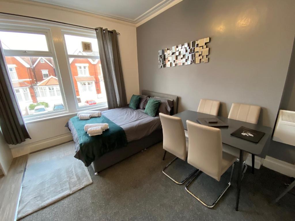 Blackpool Abode - 124 Elite Apartments - Tap to explore photos