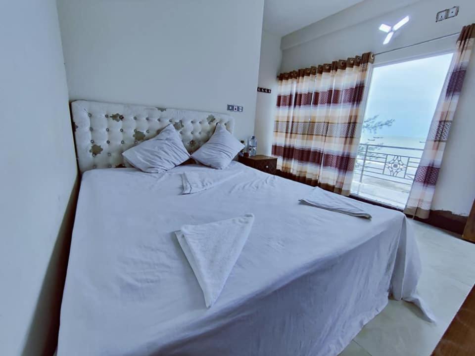 Hotel Royal Beach & Restaurant photo 1
