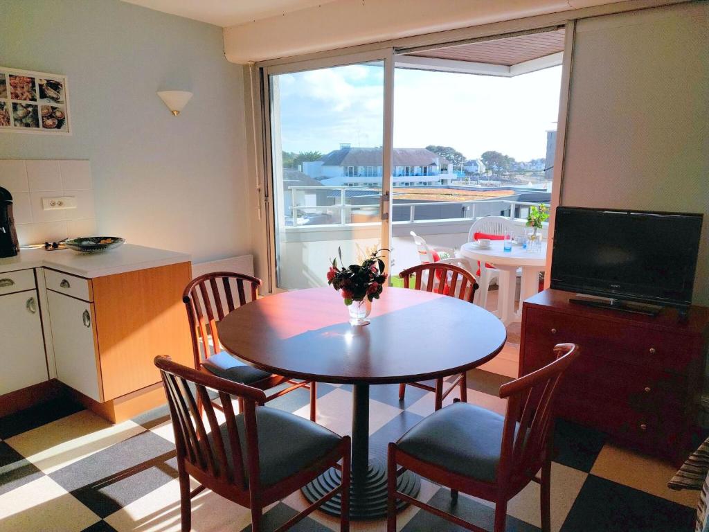 Studio with partial sea views in the popular seaside resort of Benodet photo 1
