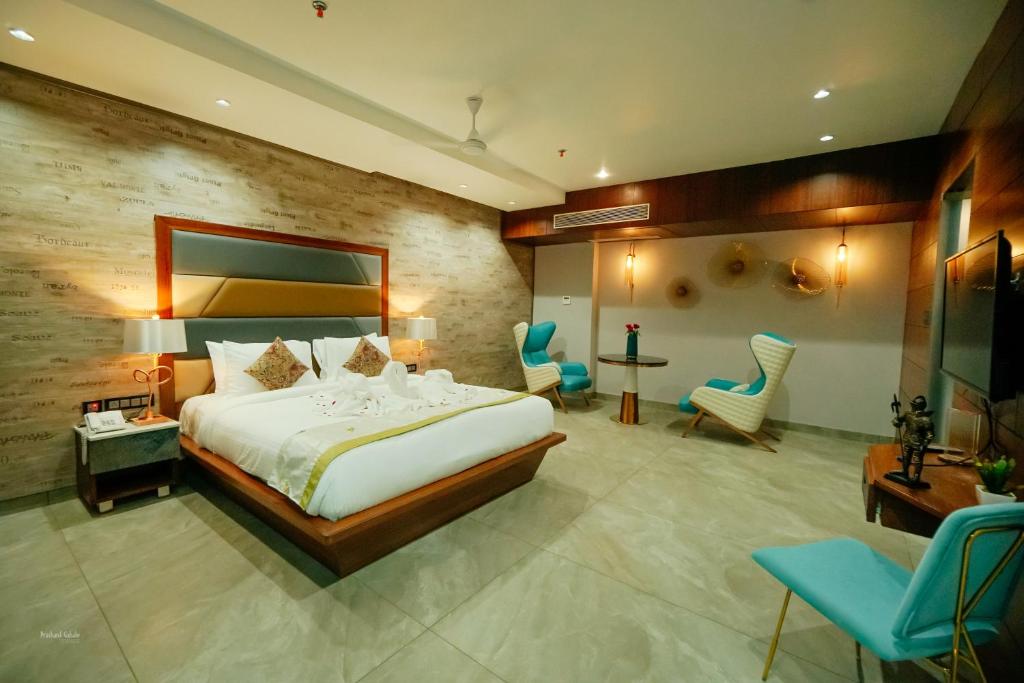 RG Exclusive Hotel- Akola photo 1