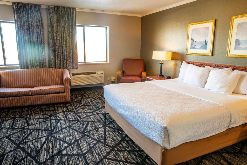 La Quinta Inn by Wyndham Milwaukee Airport / Oak Creek image