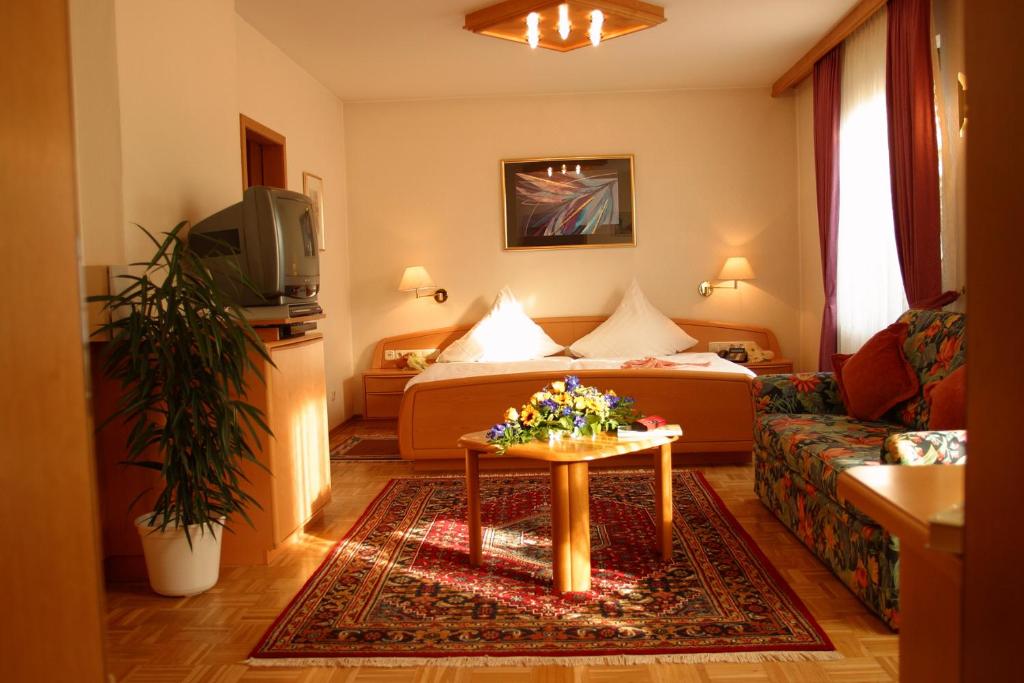 AppartementPension Zum Zacherl - Tap to explore photos