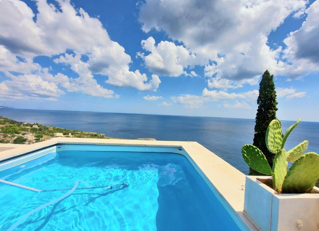 VILLA GIRASOLI SWIMMING POOL for 6 guests NATURE IN THE BAY