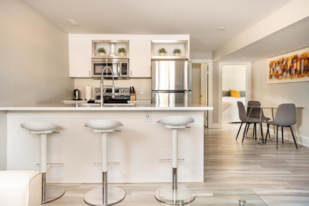ENTIRE 2 BEDROOM APARTMENT DOWNTOWN - u1 photo 1