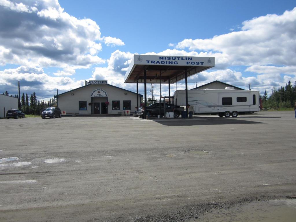 Nisutlin Trading Post Motel photo 3