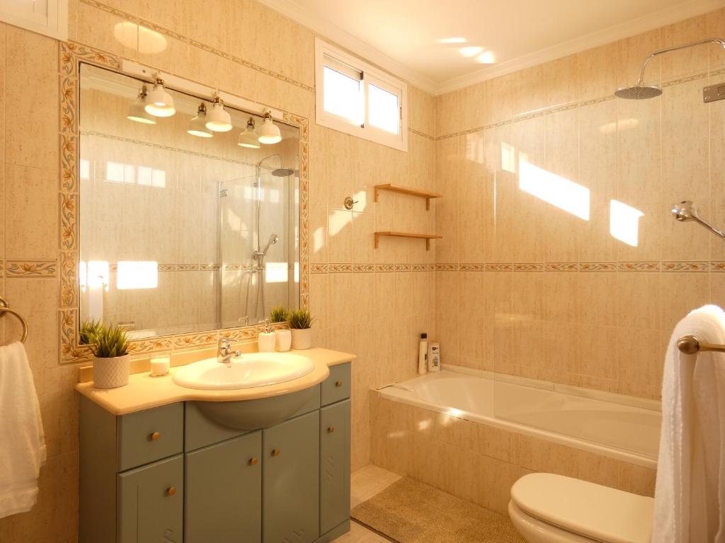 Top Floor (Atico) Apartment Close to Beach - Tap to explore photos