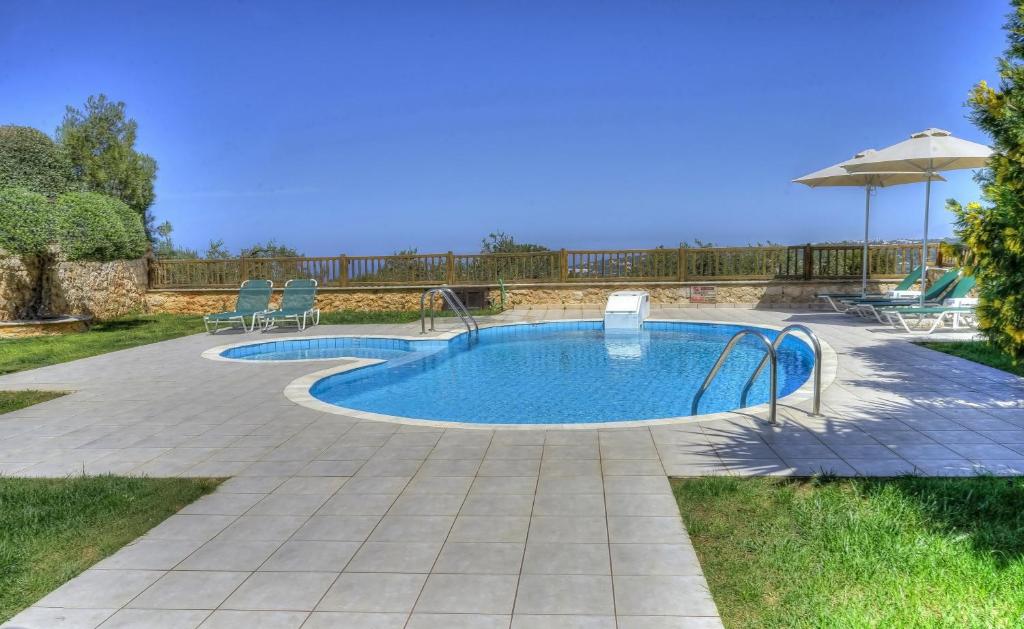 Private-Family Gerani Elessa villa with a garden & swimming pool photo 1