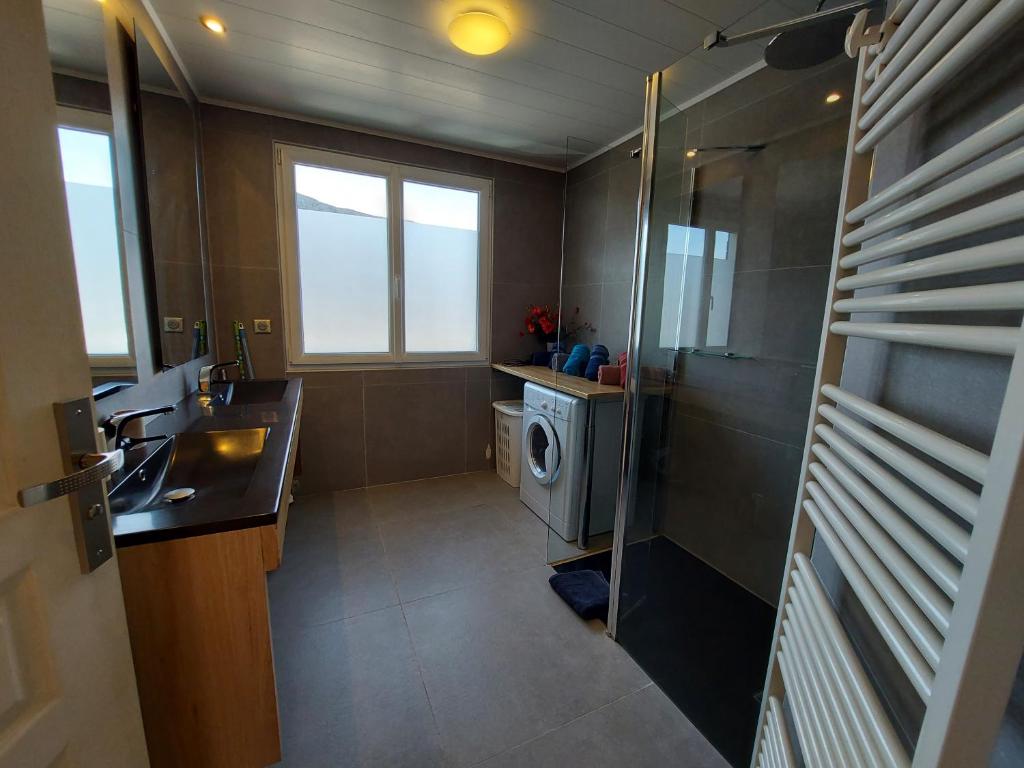Entre lac et montagne, proche centre de St Jorioz, spacieux et confortable appartement avec grande terrasse photo 4