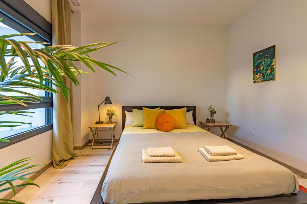 Centre-Terrace, Pool, Parking & Home-Office (WIFI) photo 3