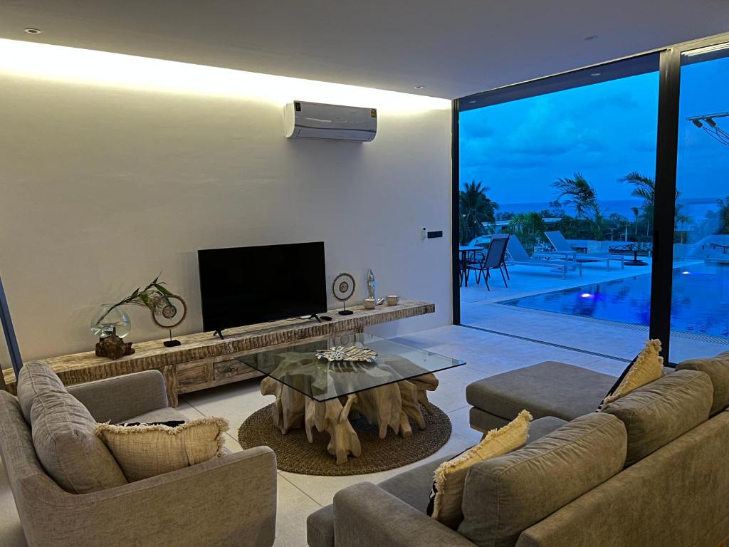 AURA AIR 1, pool & seaview villa, Choengmon 500m photo 1
