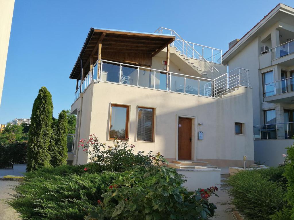 Wonderful family villa with sea view photo 2