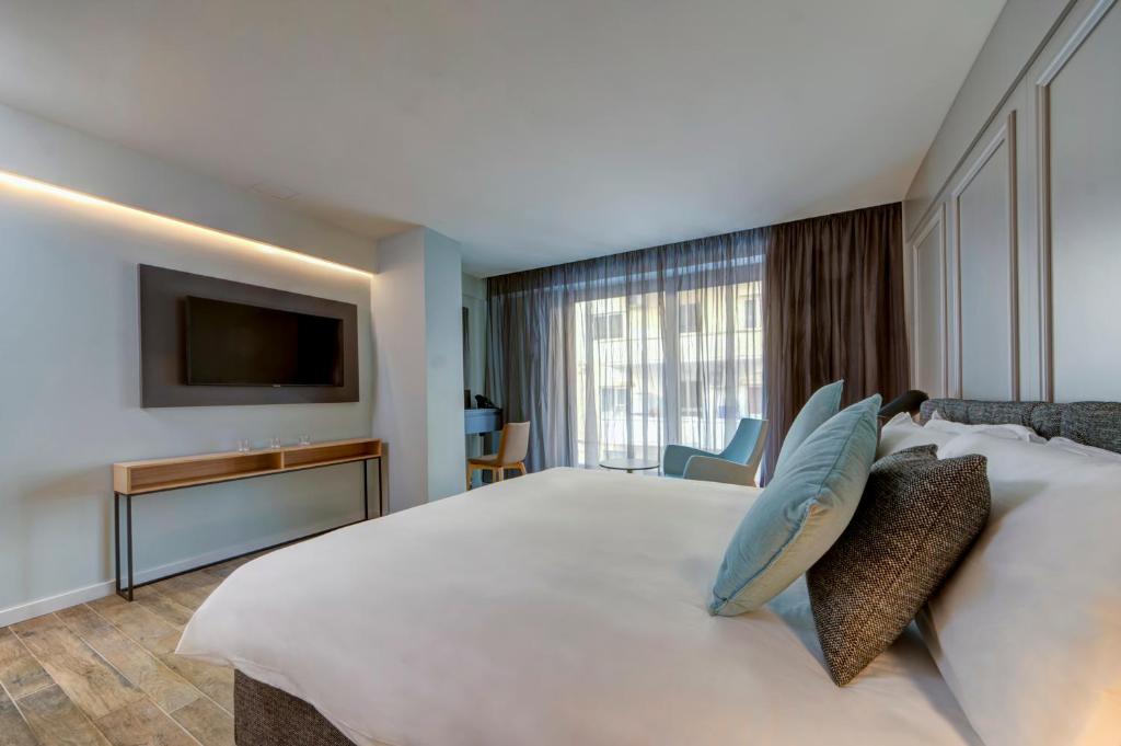 Land's End Boutique Hotel - Tap to explore photos