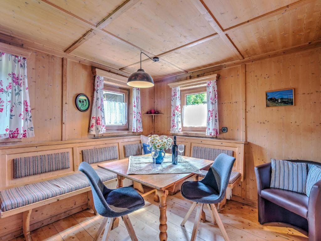 Welcoming Holiday Home with Garden in Tyrol photo 2