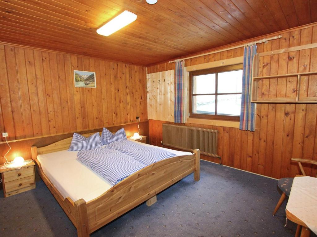 Quaint Chalet in Mayrhofen near Ski Lift photo 4