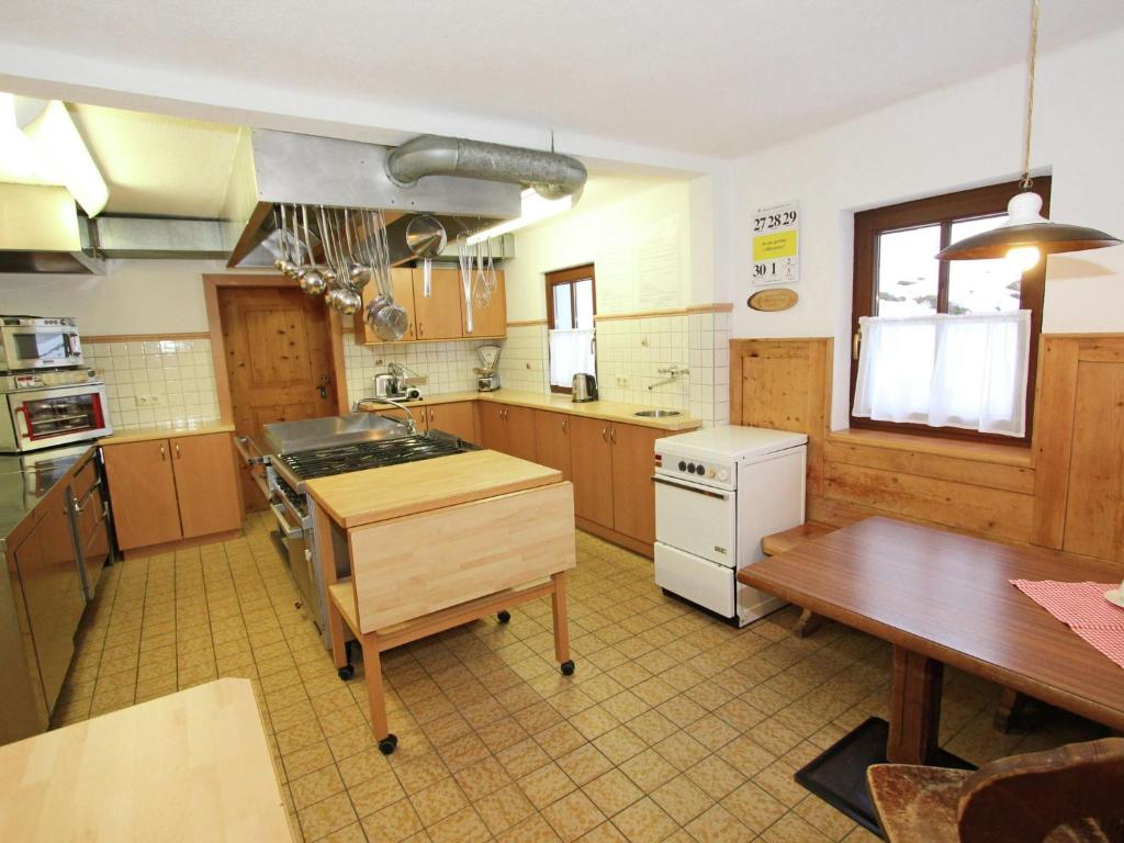 Quaint Chalet in Mayrhofen near Ski Lift photo 3