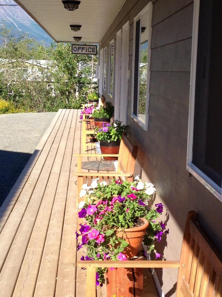 Parkside Inn - Tap to explore photos