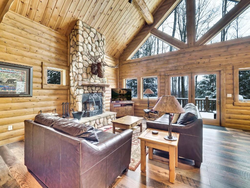 801 Mountain Cabin photo 2