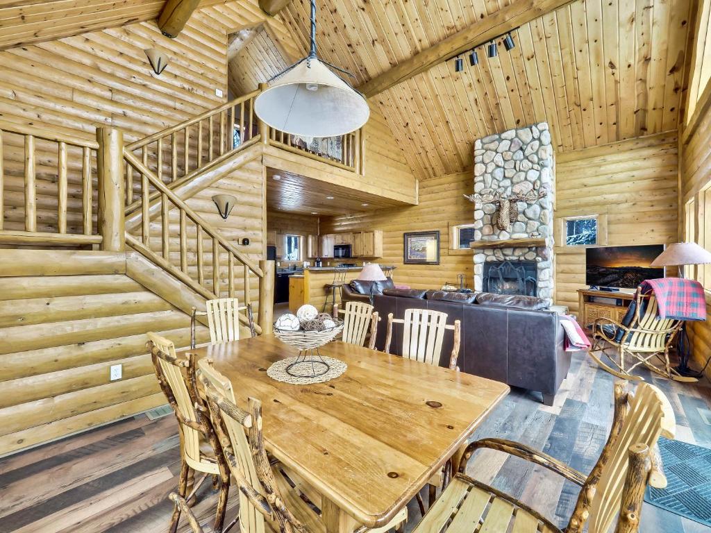801 Mountain Cabin photo 3