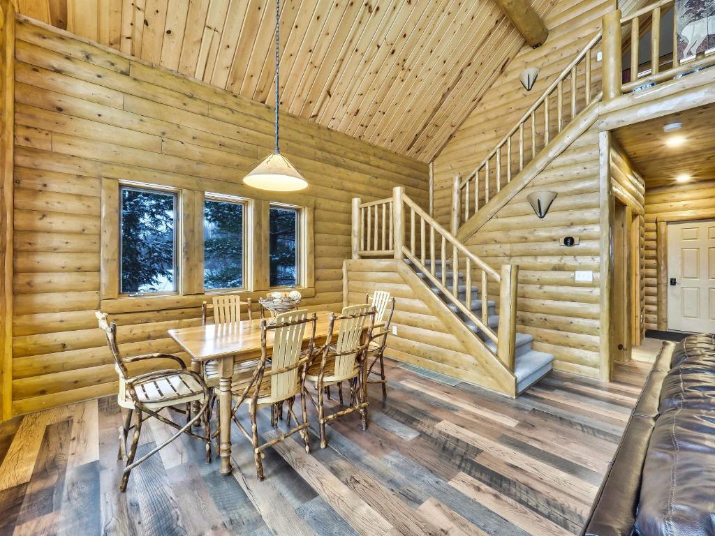 801 Mountain Cabin photo 4