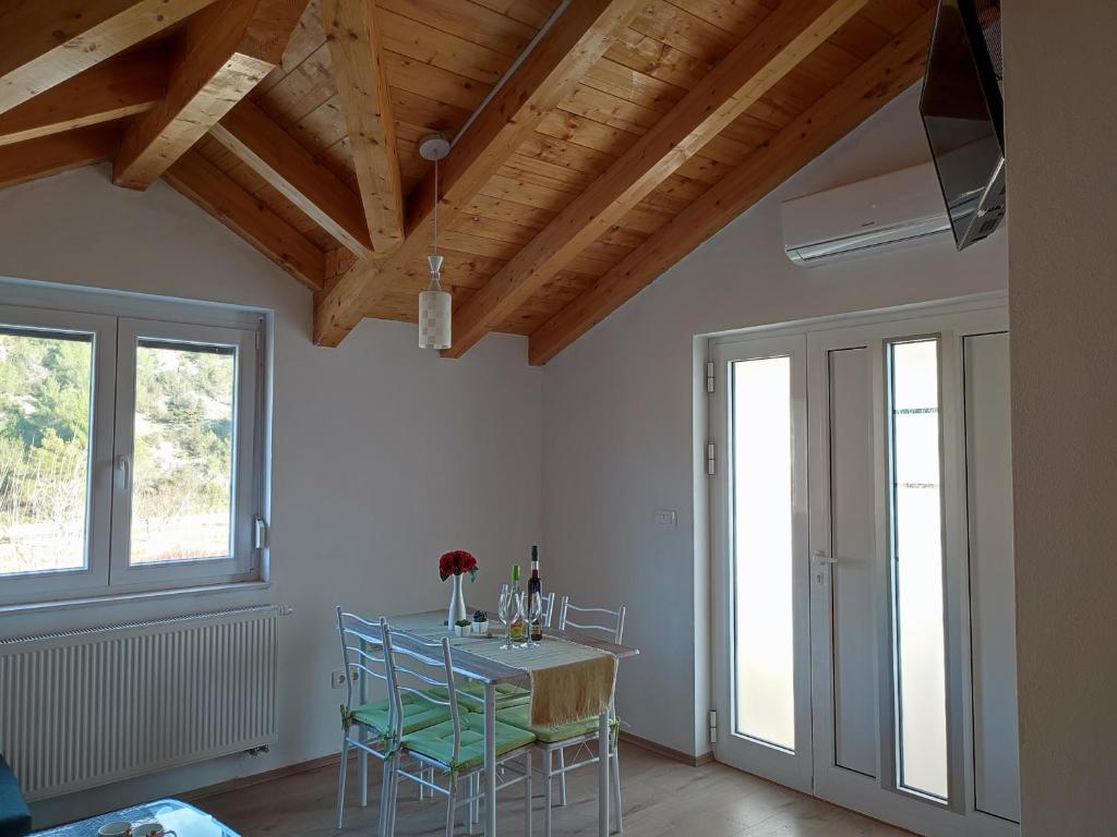 Apartments Pulic photo 2