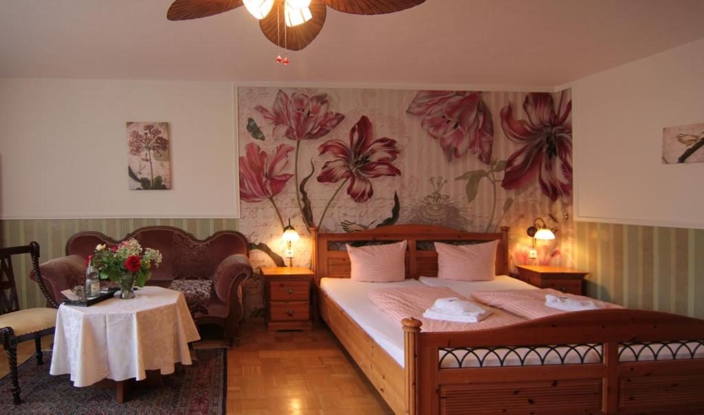 Kreuzerhof Hotel Garni photo 1