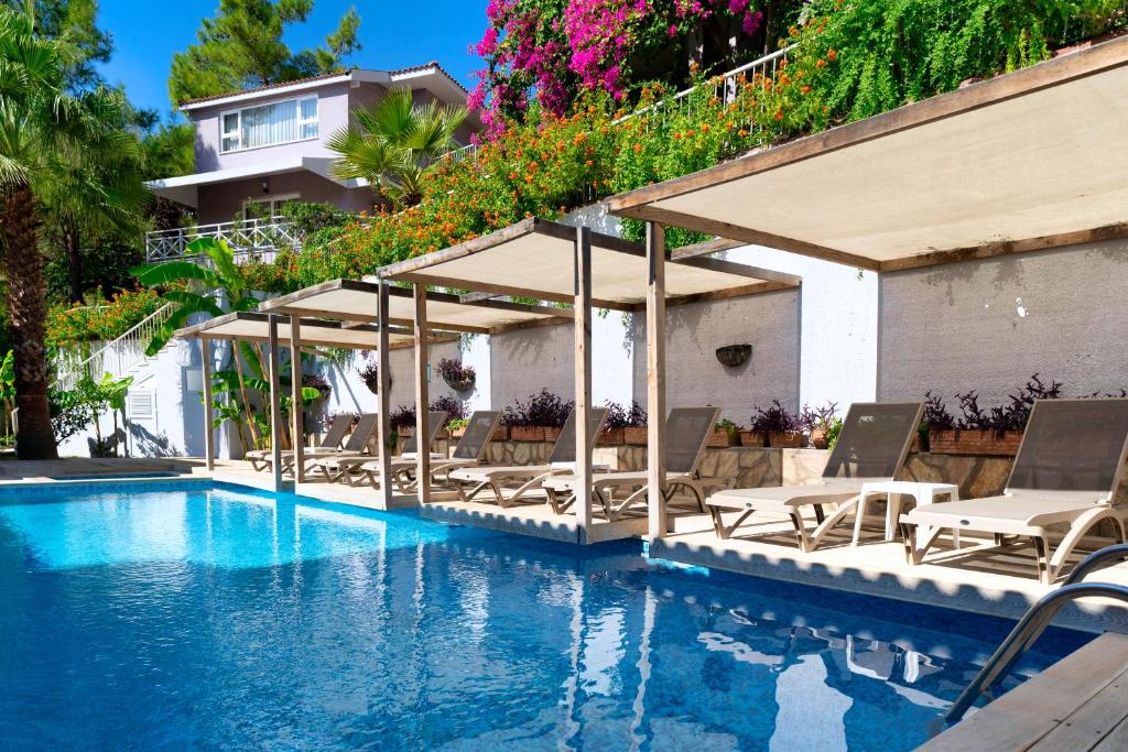 2 Bedroom Villa with Shared Pool photo 1