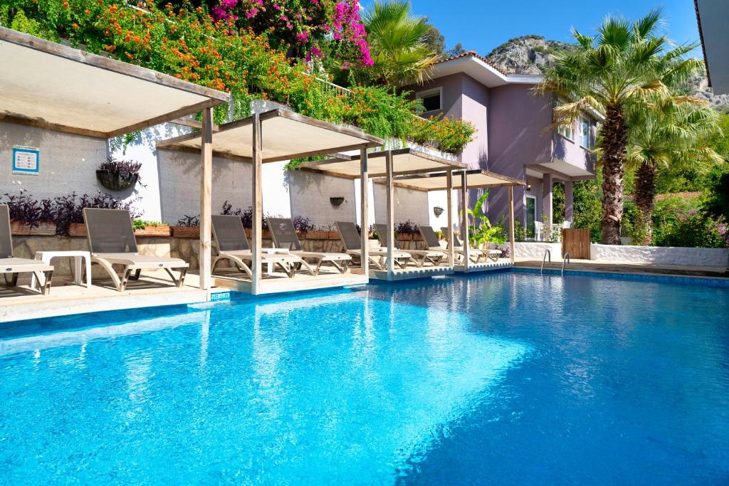 2 Bedroom Villa with Shared Pool photo 2