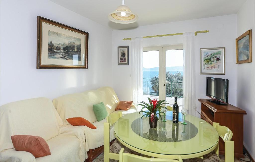Beautiful Apartment In Omis With 3 Bedrooms And Wifi photo 1