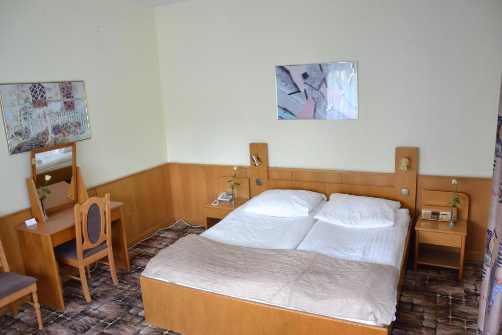 Двухместный (Улучшенный двухместный номер с 1 кроватью), Hotel Karat