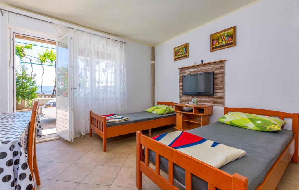 Beautiful Apartment In Duce With 1 Bedrooms And Wifi photo 1